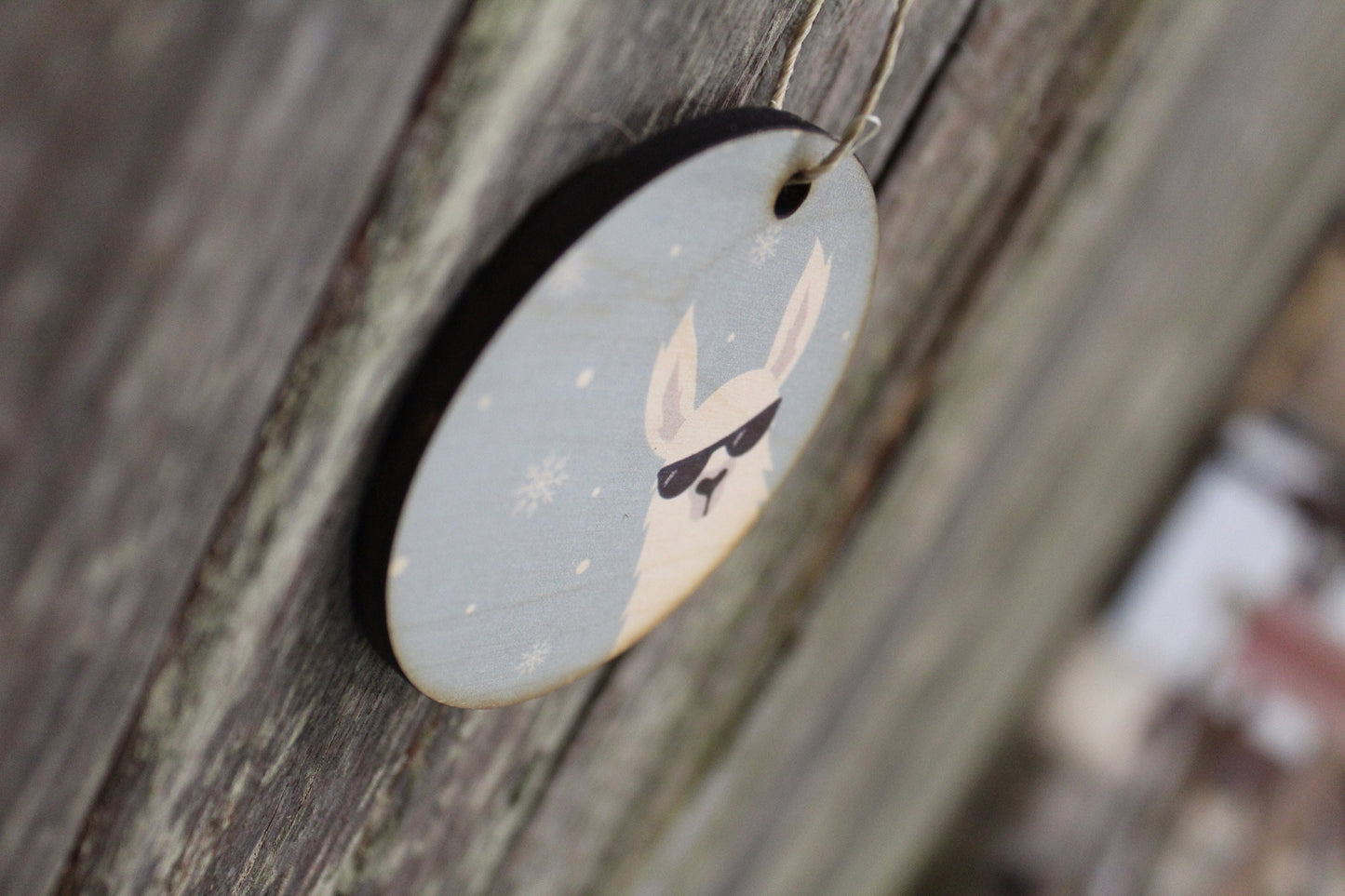 Cool Llama Alpaca White Furry Sunglasses Ornament Friendly Winter Christmas Décor Wood Circle Hanger Sign Keychain Gift Cute Unique