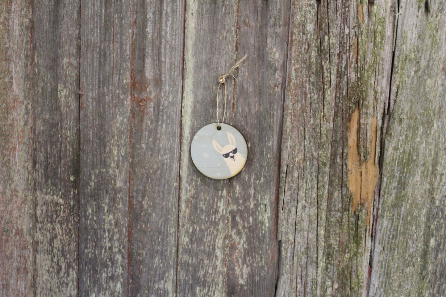 Cool Llama Alpaca White Furry Sunglasses Ornament Friendly Winter Christmas Décor Wood Circle Hanger Sign Keychain Gift Cute Unique