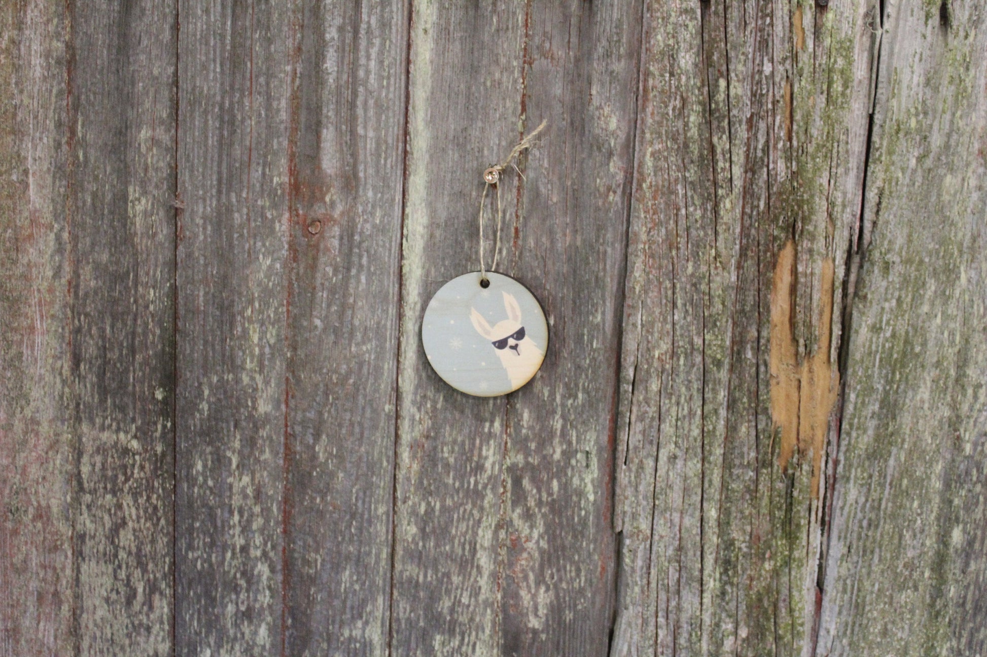 Cool Llama Alpaca White Furry Sunglasses Ornament Friendly Winter Christmas Décor Wood Circle Hanger Sign Keychain Gift Cute Unique