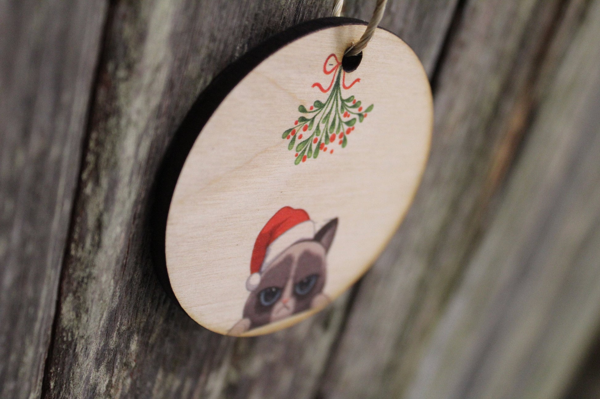 Grumpy Cat Keychain Christmas Mistletoe Santa Hat Ornament Siamese Feline Decoration Décor Wood Circle Sign Gift