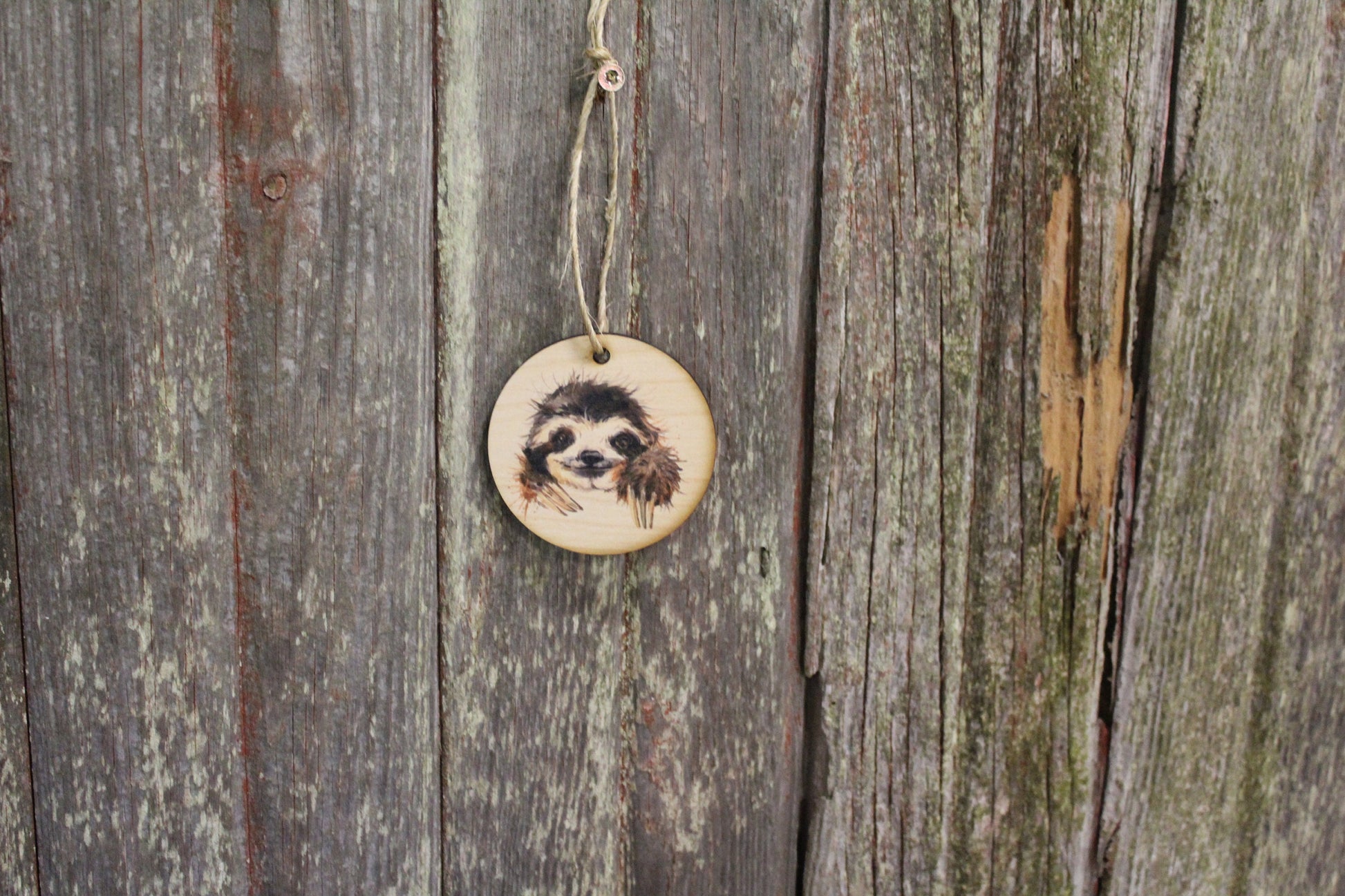 Sloth Face Ornament Watercolor Cute Detailed Claw Smile Keychain Décor Wood Circle Sign Gift Cute Unique