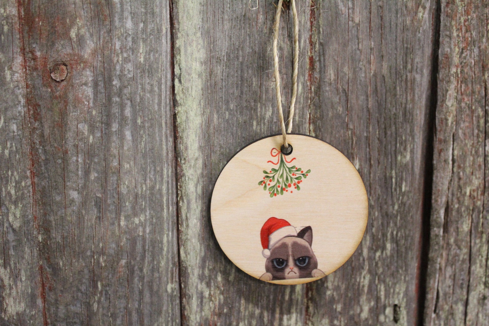 Grumpy Cat Keychain Christmas Mistletoe Santa Hat Ornament Siamese Feline Decoration Décor Wood Circle Sign Gift