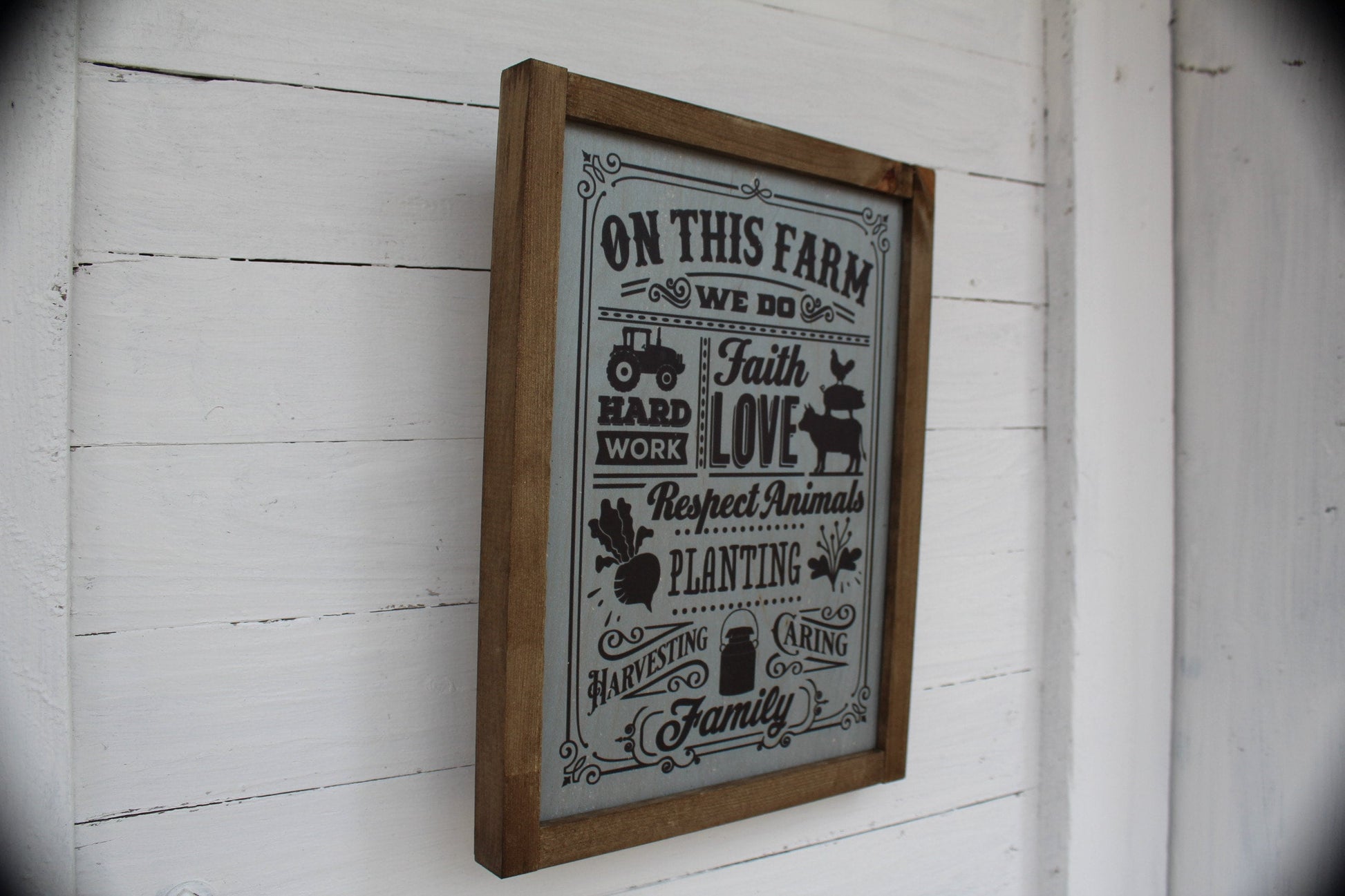 Farm Life Wood Sign On The Farm Love Work Tractor Faith Family Caring List of Quotes Farmhouse Rustic Barn Wood Decoration Pig Rooster Cow