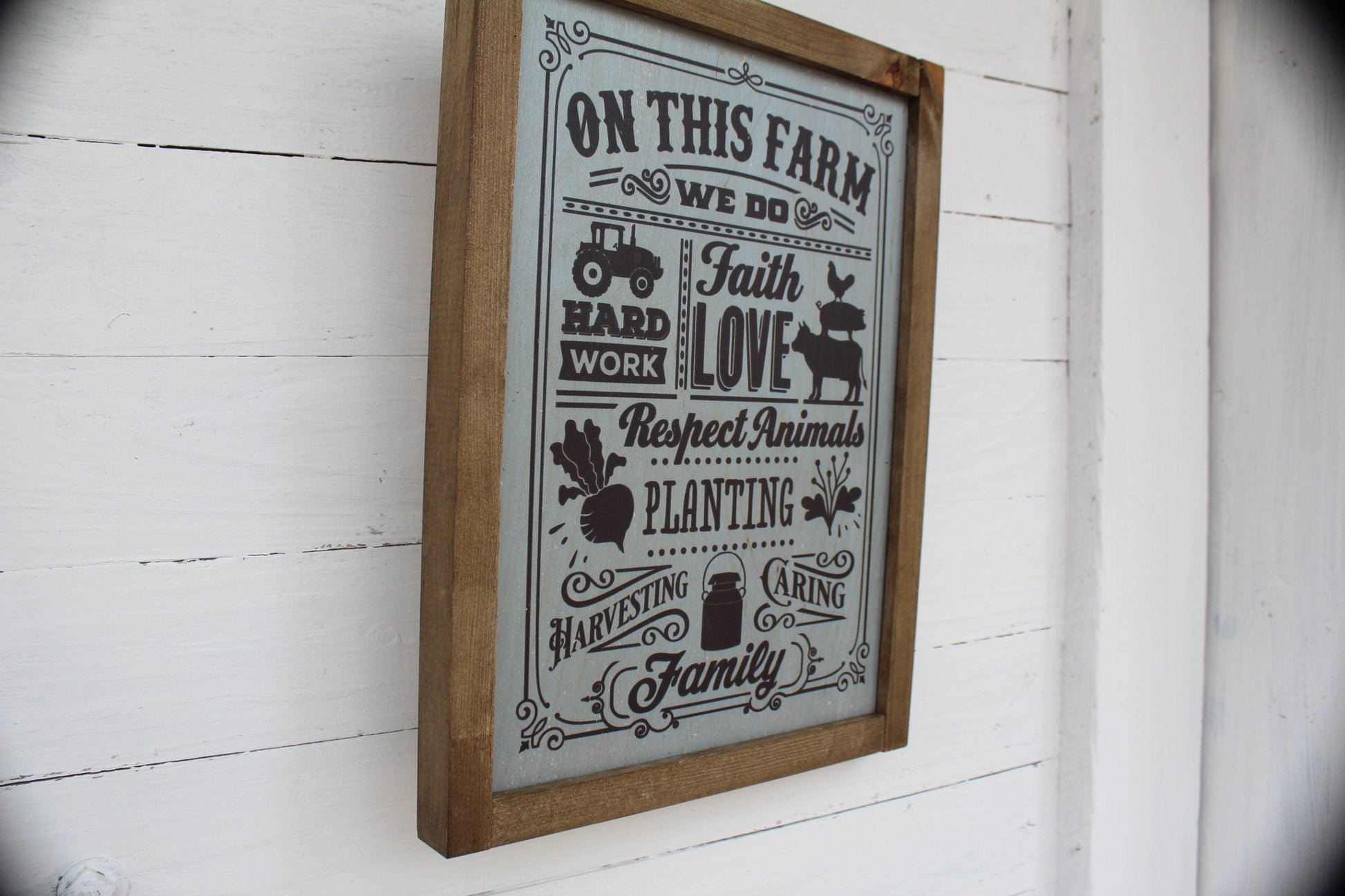 Farm Life Wood Sign On The Farm Love Work Tractor Faith Family Caring List of Quotes Farmhouse Rustic Barn Wood Decoration Pig Rooster Cow