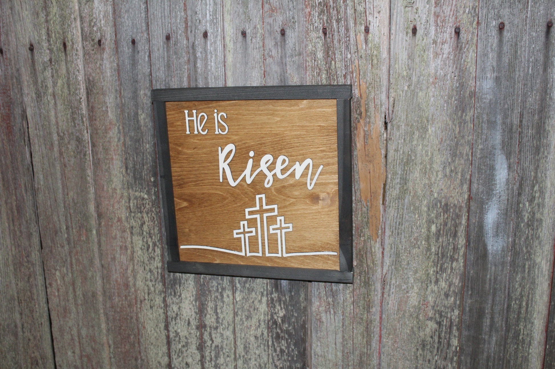 He Is Risen Easter Celebration Wood Sign 3D Raised Text 3 Crosses Rustic Jesus Lives Primitive Decor Wall Hanging Spring Resurrection Day