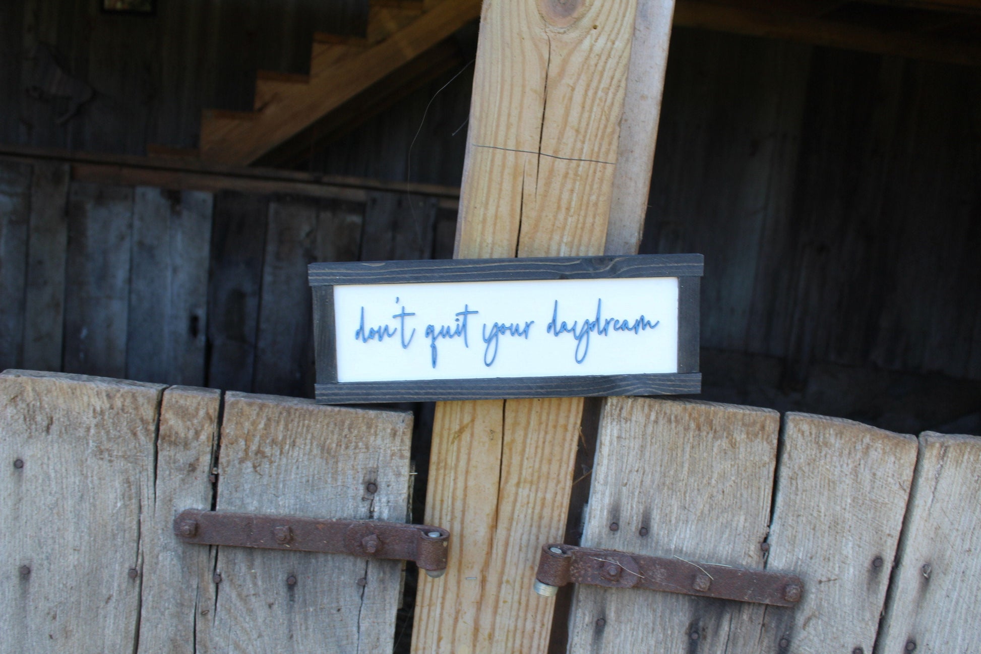 Don't Quite Your Daydream Optimistic Work Hard Future Plans Wood Sign Raised Text Wall Hanging Decoration Rustic Gift Decor Vision Desire