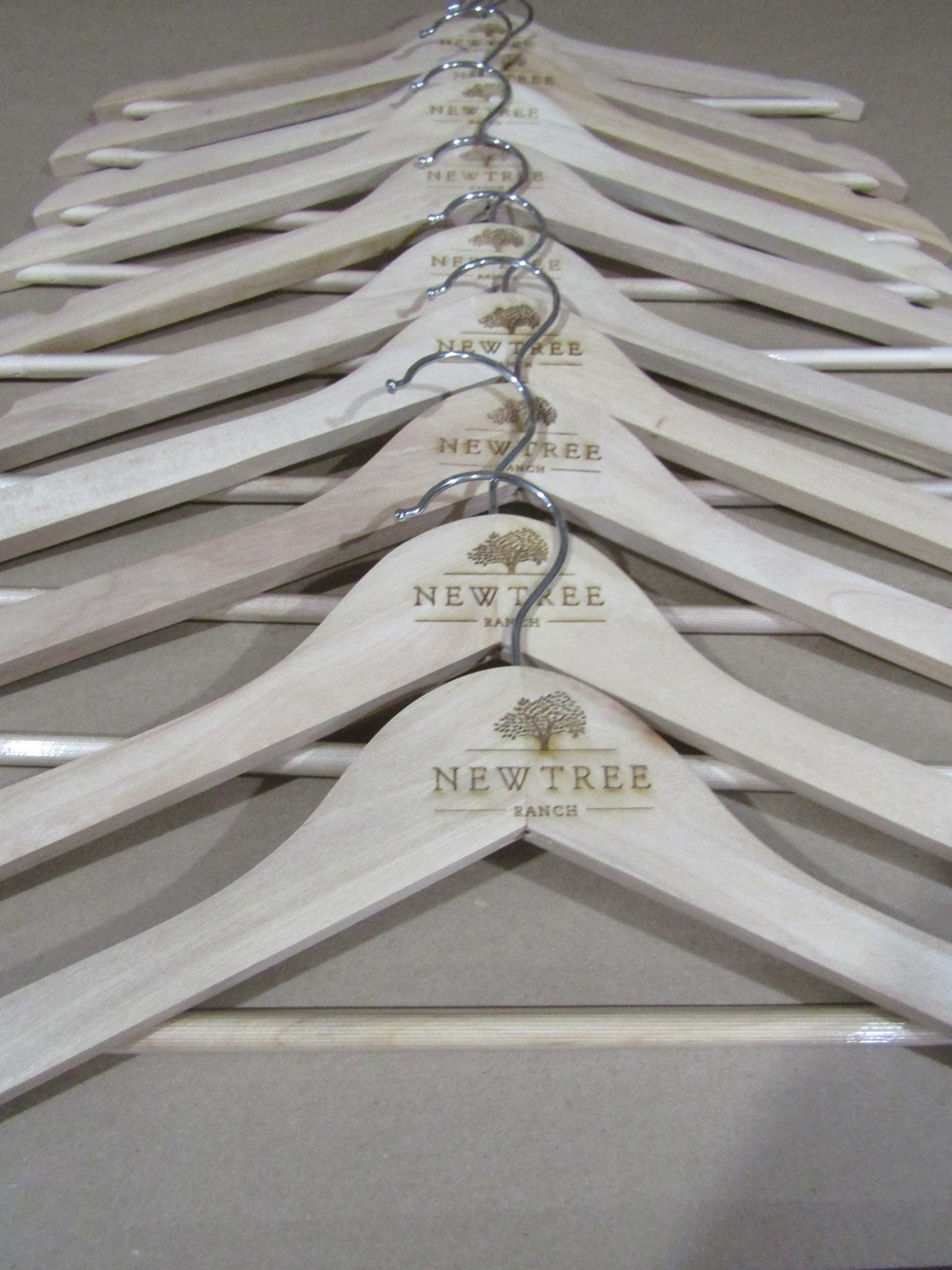 Custom Clothes Hanger Engraved Hard Wood Use Your Logo Customization Business Logo Personalized Emblem Store Fashion Commerical Tree Ranch