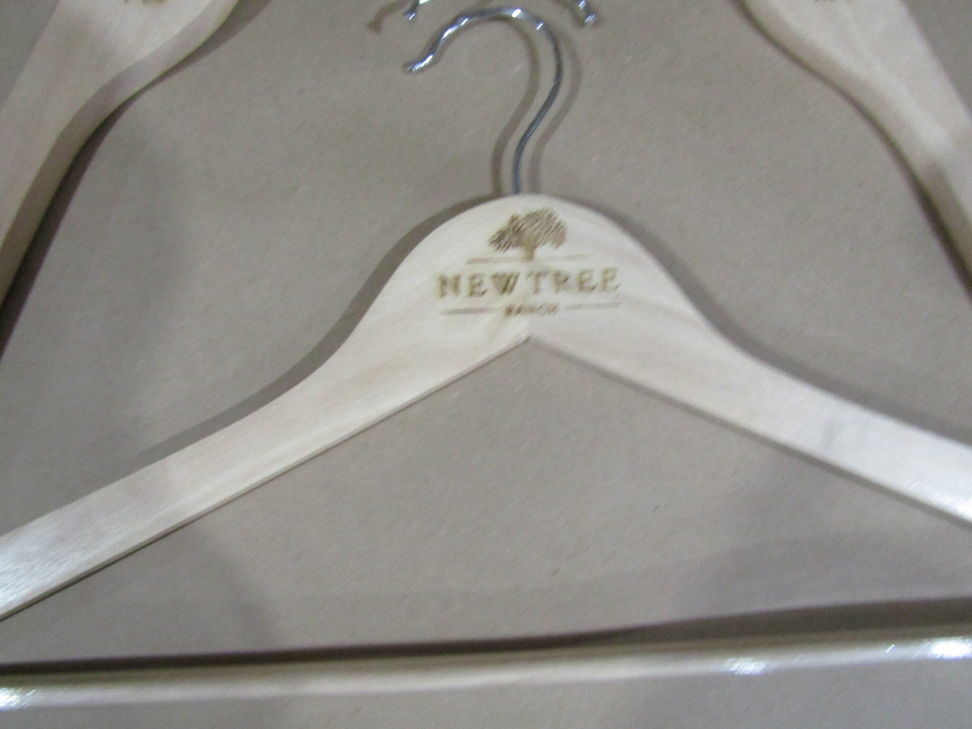 Custom Clothes Hanger Engraved Hard Wood Use Your Logo Customization Business Logo Personalized Emblem Store Fashion Commerical Tree Ranch