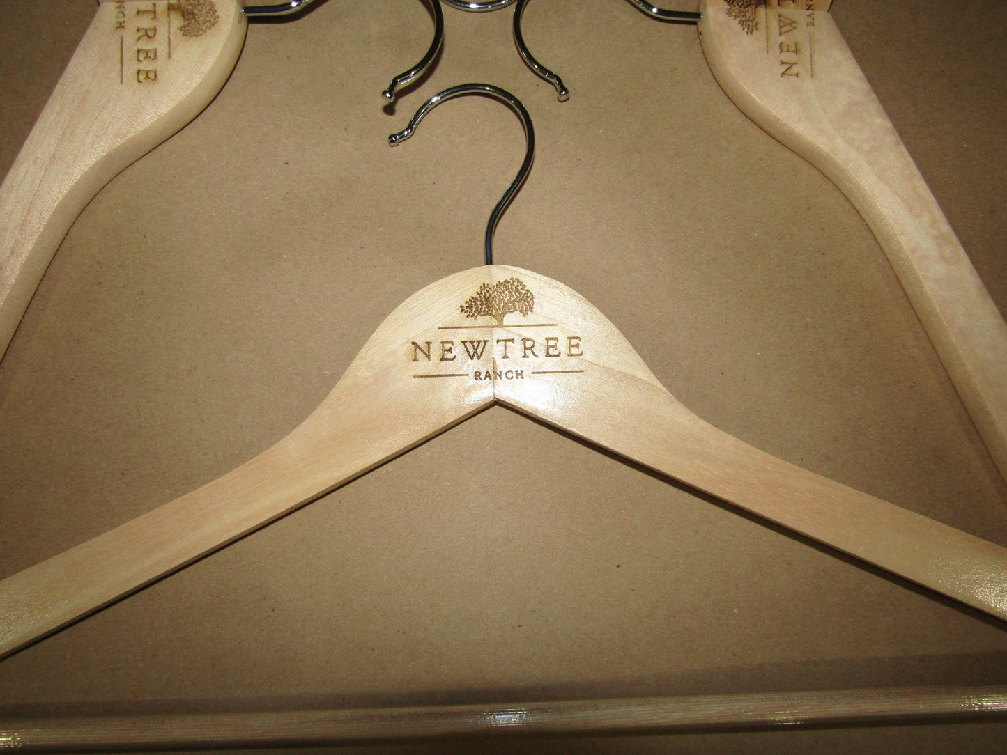 Custom Clothes Hanger Engraved Hard Wood Use Your Logo Customization Business Logo Personalized Emblem Store Fashion Commerical Tree Ranch