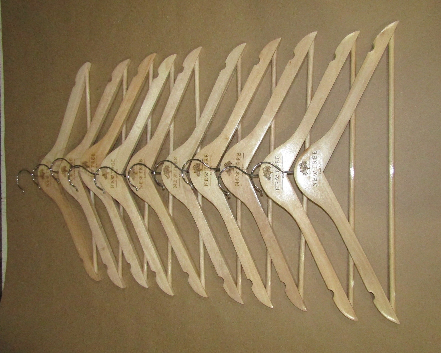 Custom Clothes Hanger Engraved Hard Wood Use Your Logo Customization Business Logo Personalized Emblem Store Fashion Commerical Tree Ranch
