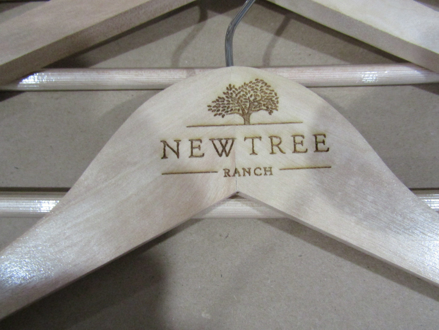 Custom Clothes Hanger Engraved Hard Wood Use Your Logo Customization Business Logo Personalized Emblem Store Fashion Commerical Tree Ranch
