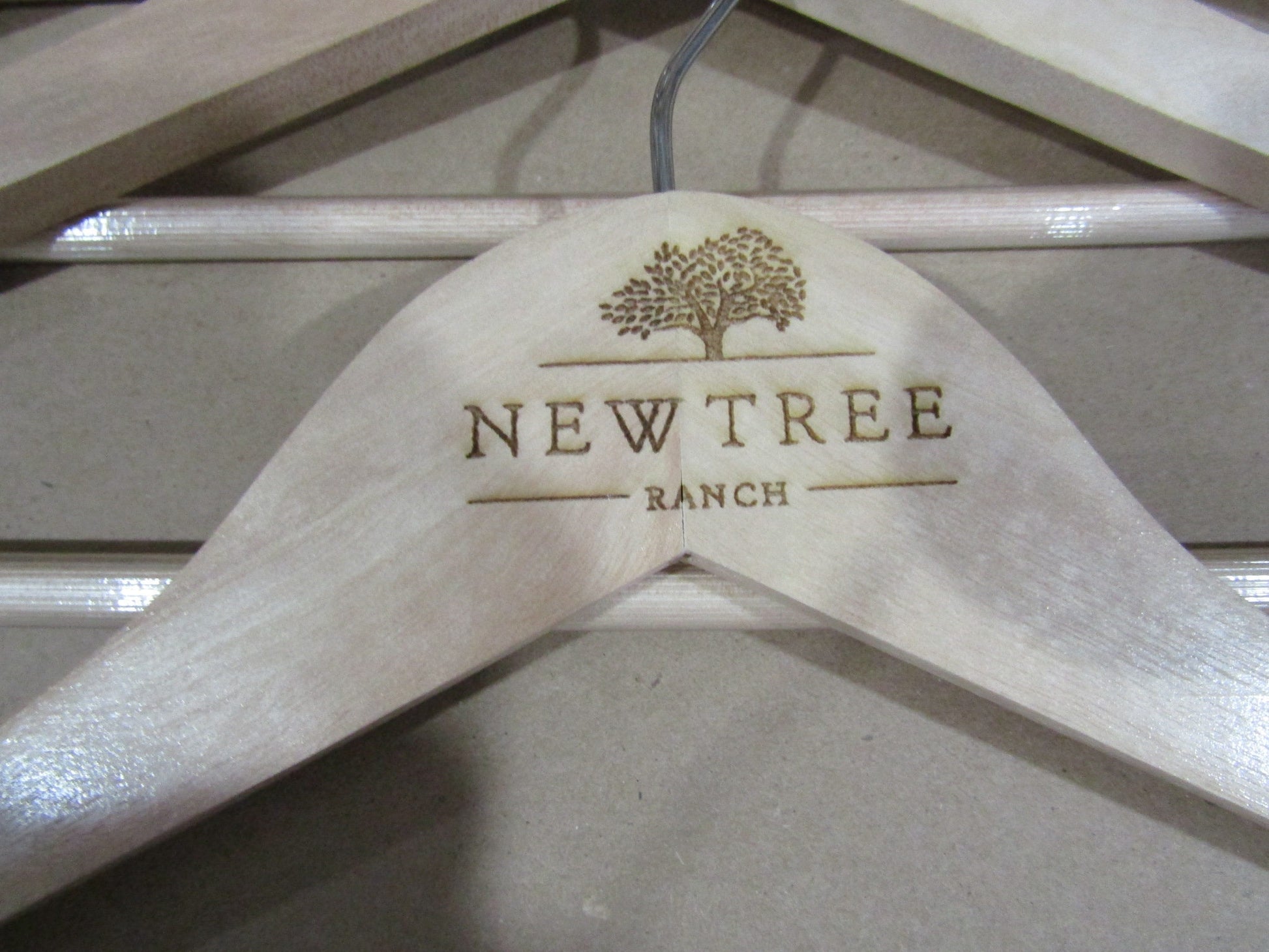 Custom Clothes Hanger Engraved Hard Wood Use Your Logo Customization Business Logo Personalized Emblem Store Fashion Commerical Tree Ranch