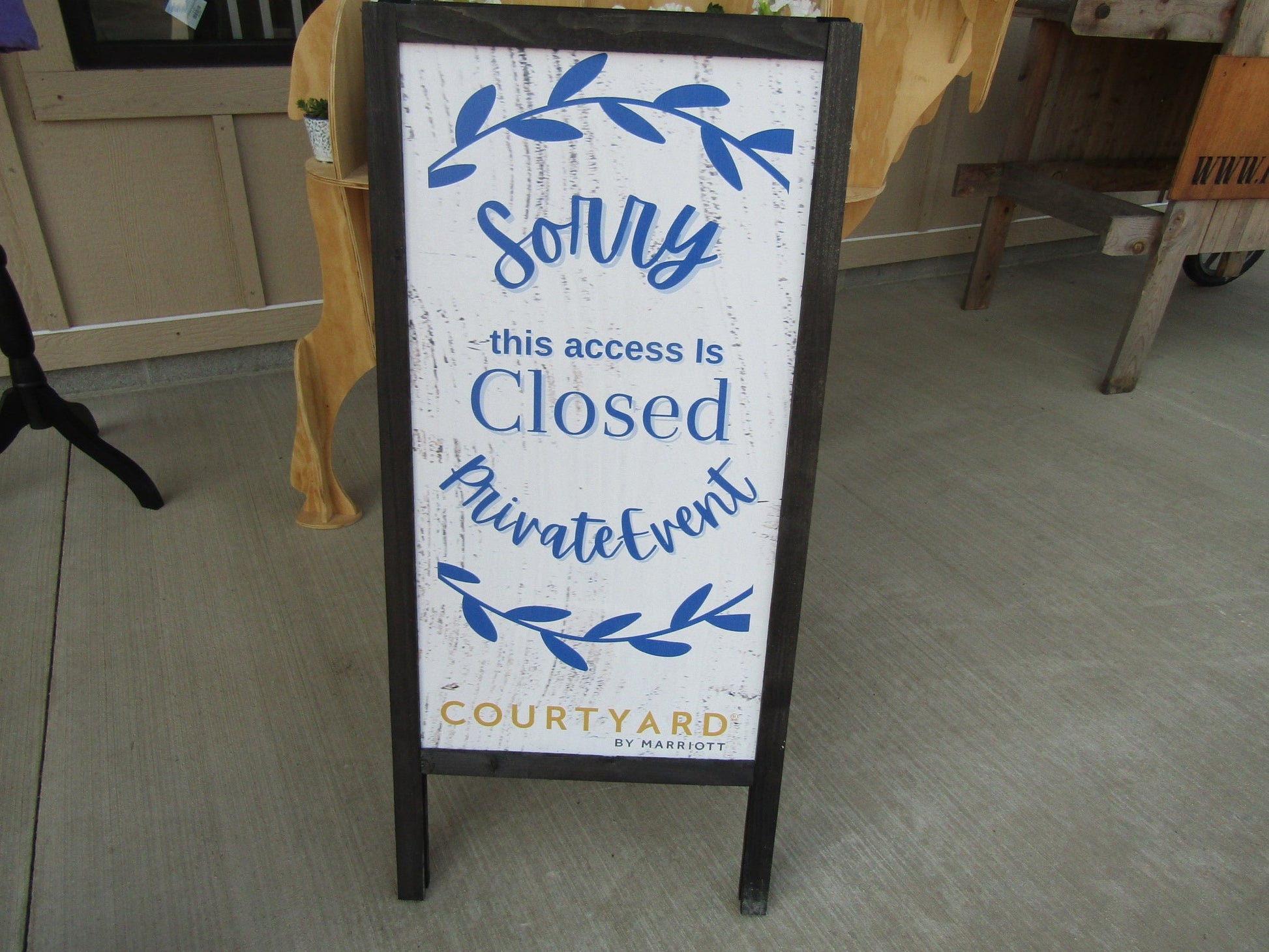 Custom A Frame Logo with Added Closed Area Uvprinted Outdoor Sidewalk Commerical Business Sign Freestanding Hinge Foldable Informational