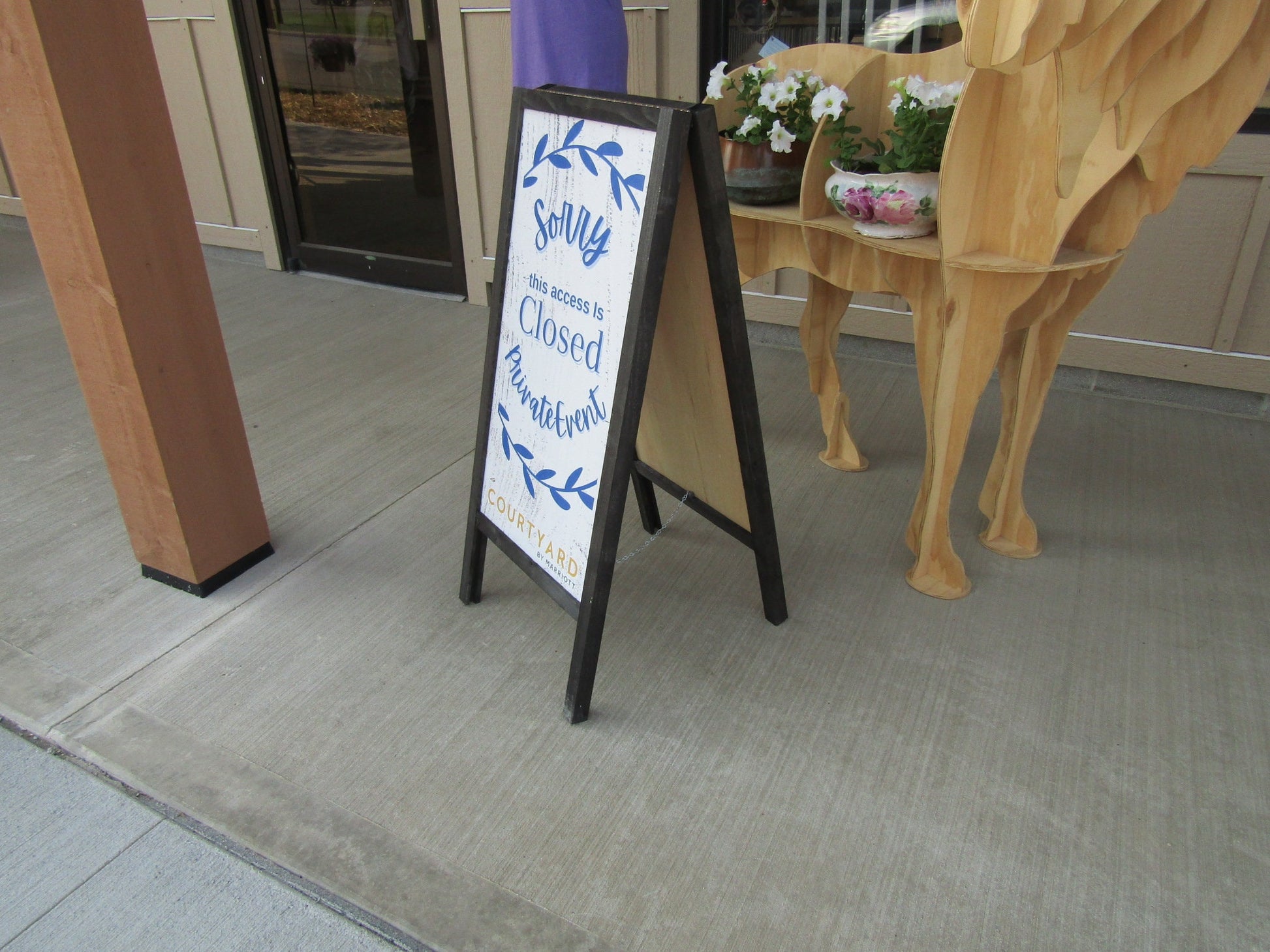 Custom A Frame Logo with Added Closed Area Uvprinted Outdoor Sidewalk Commerical Business Sign Freestanding Hinge Foldable Informational