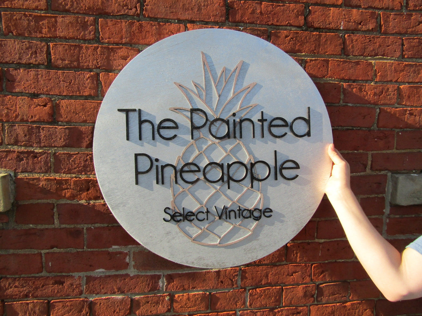 Custom Handmade Signage Commerical Business Sign The Painted Pineapple Vintage Store Front Raised 3D Image Round Circle Wood Layered Logo