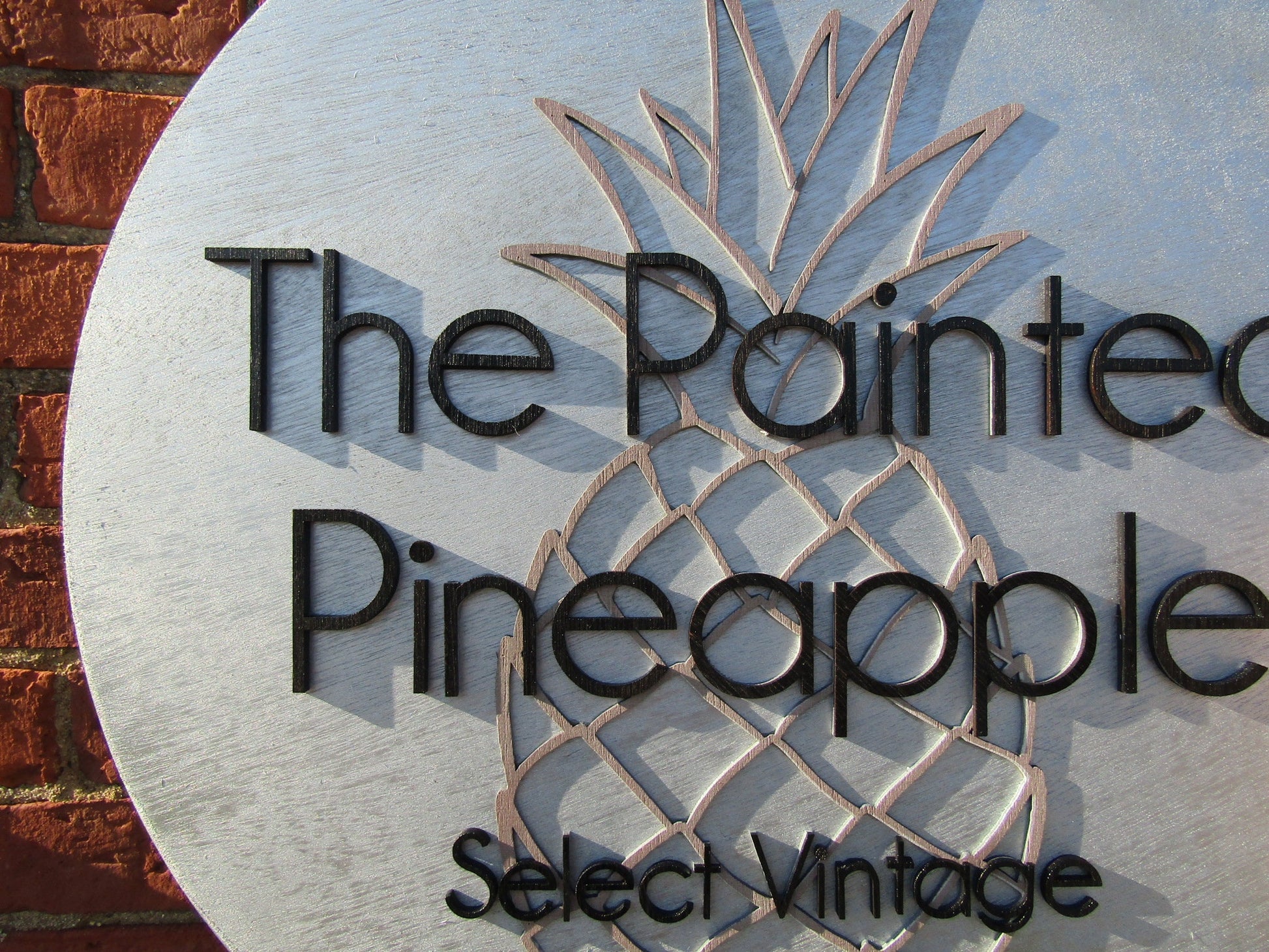 Custom Handmade Signage Commerical Business Sign The Painted Pineapple Vintage Store Front Raised 3D Image Round Circle Wood Layered Logo