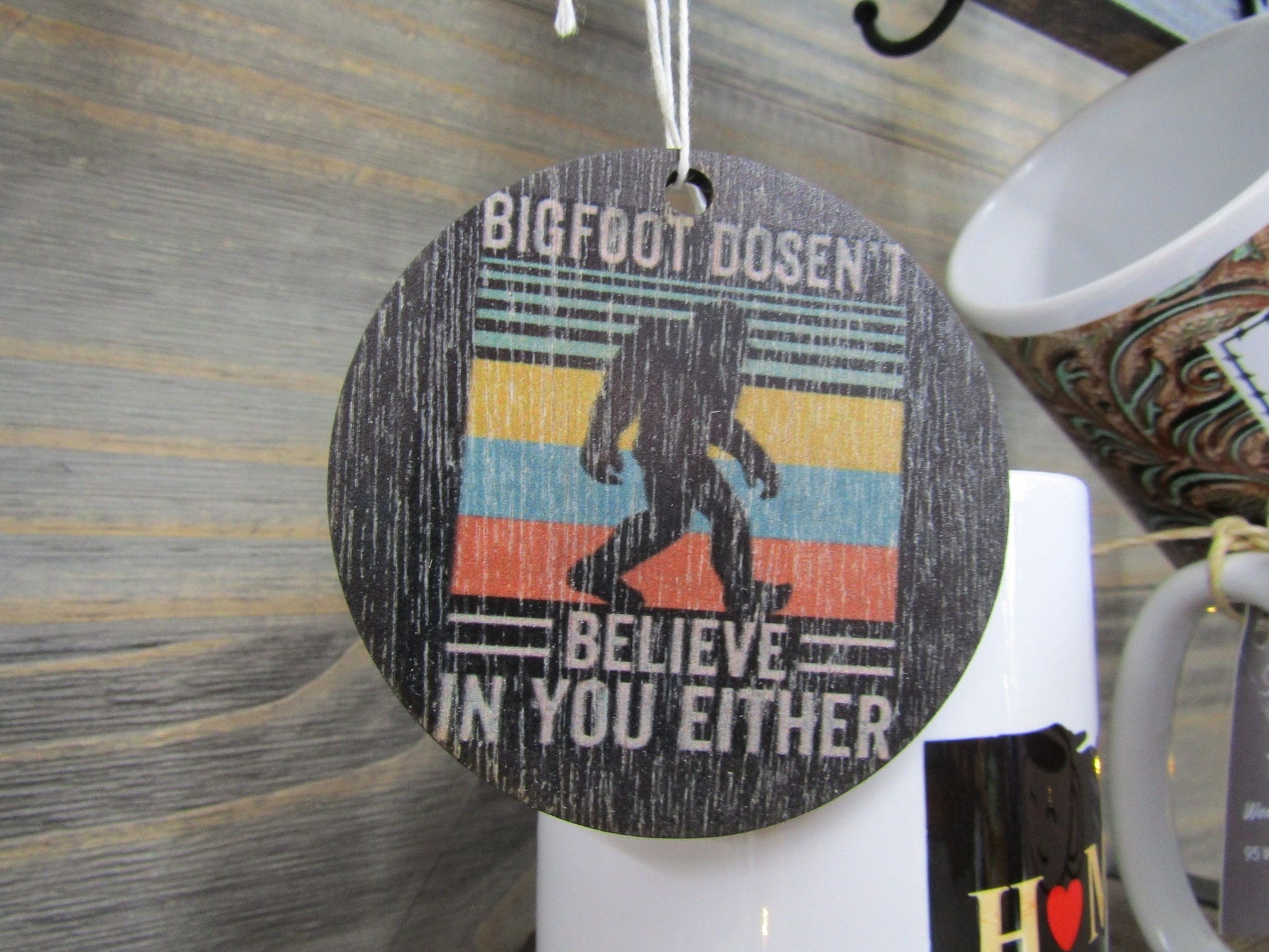 Sasquatch Bigfoot Doesnt Believe In You Set Of 6 Ornaments Wooden Printed Color Keychain Car Mirror Retro Hiking Hide and Seek Champion Myth