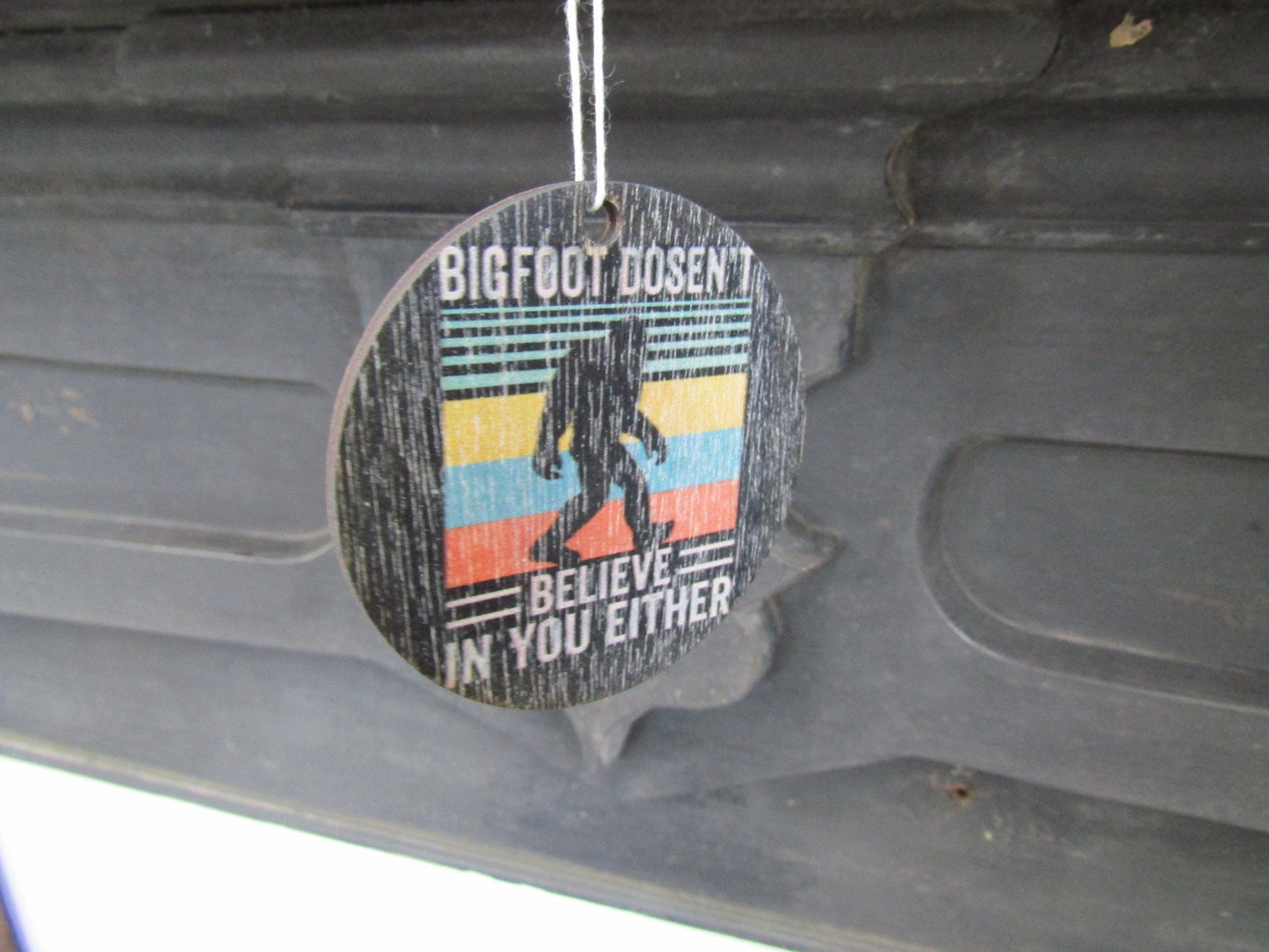 Sasquatch Bigfoot Doesnt Believe In You Set Of 6 Ornaments Wooden Printed Color Keychain Car Mirror Retro Hiking Hide and Seek Champion Myth