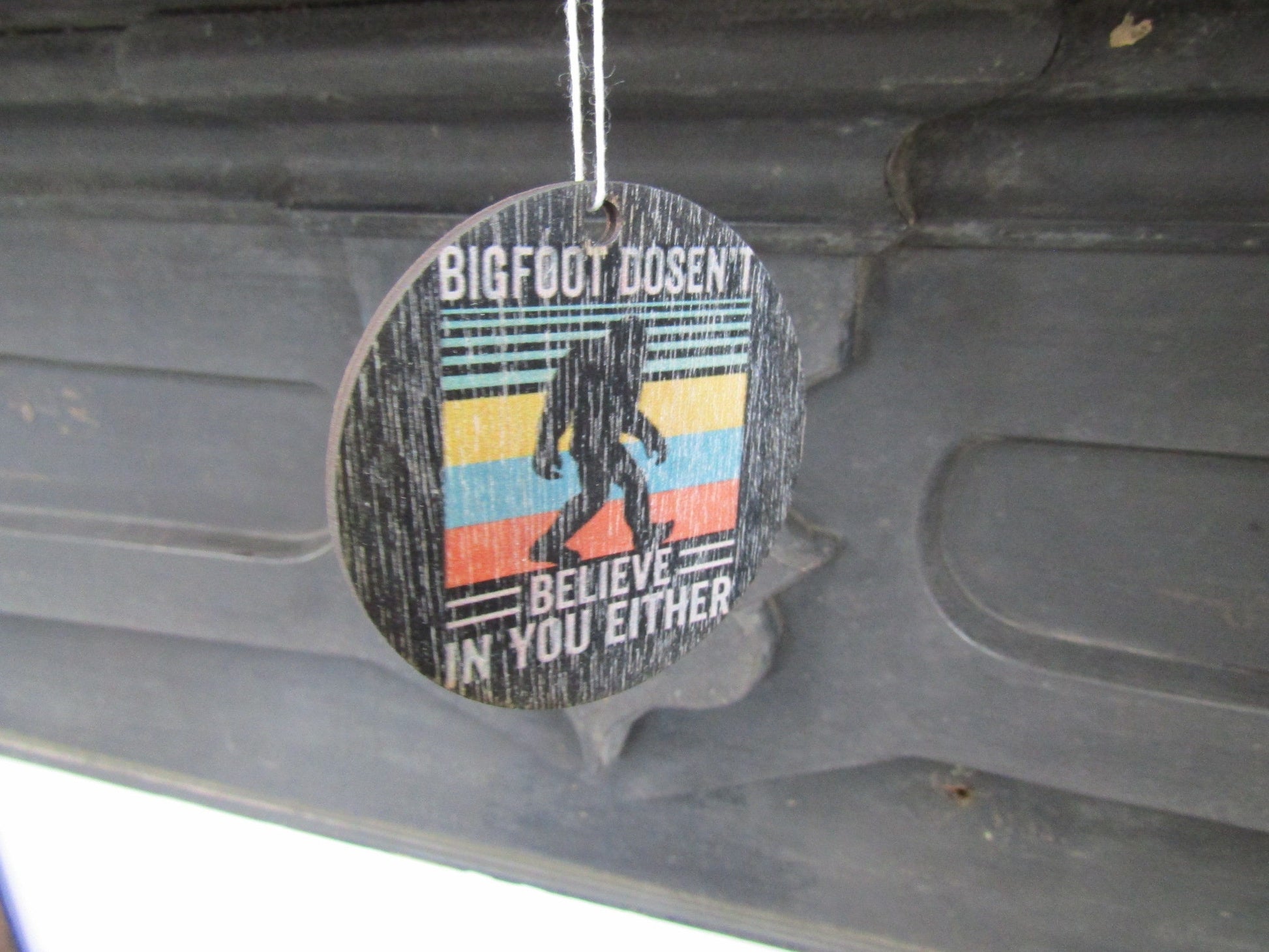 Sasquatch Bigfoot Doesnt Believe In You Set Of 6 Ornaments Wooden Printed Color Keychain Car Mirror Retro Hiking Hide and Seek Champion Myth