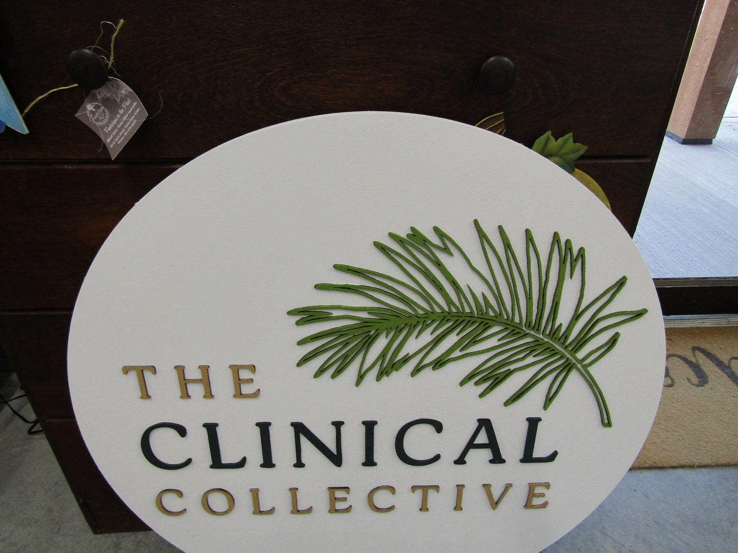 Personalized Commerical Custom Signage Clinic Palm Leaf Feather Care Center Round 3D Raised Wooden Sign Handmade Business Entrance Desk