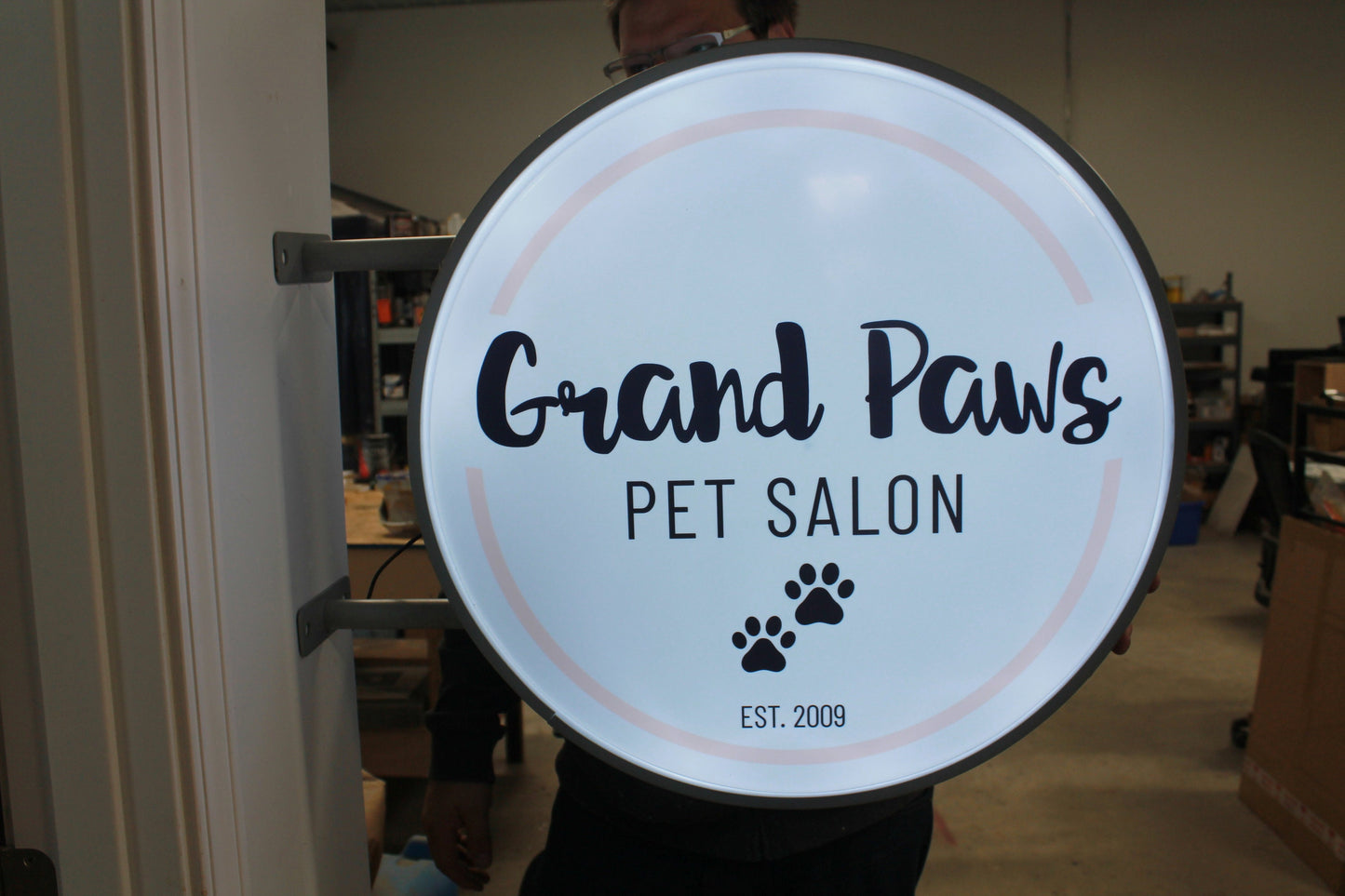 Custom Outdoor Pet Salon Paws Round Led Light Blade Sign Wall or Ceiling Mounted Circle Light Sign Store Front Commerical Signage Logo
