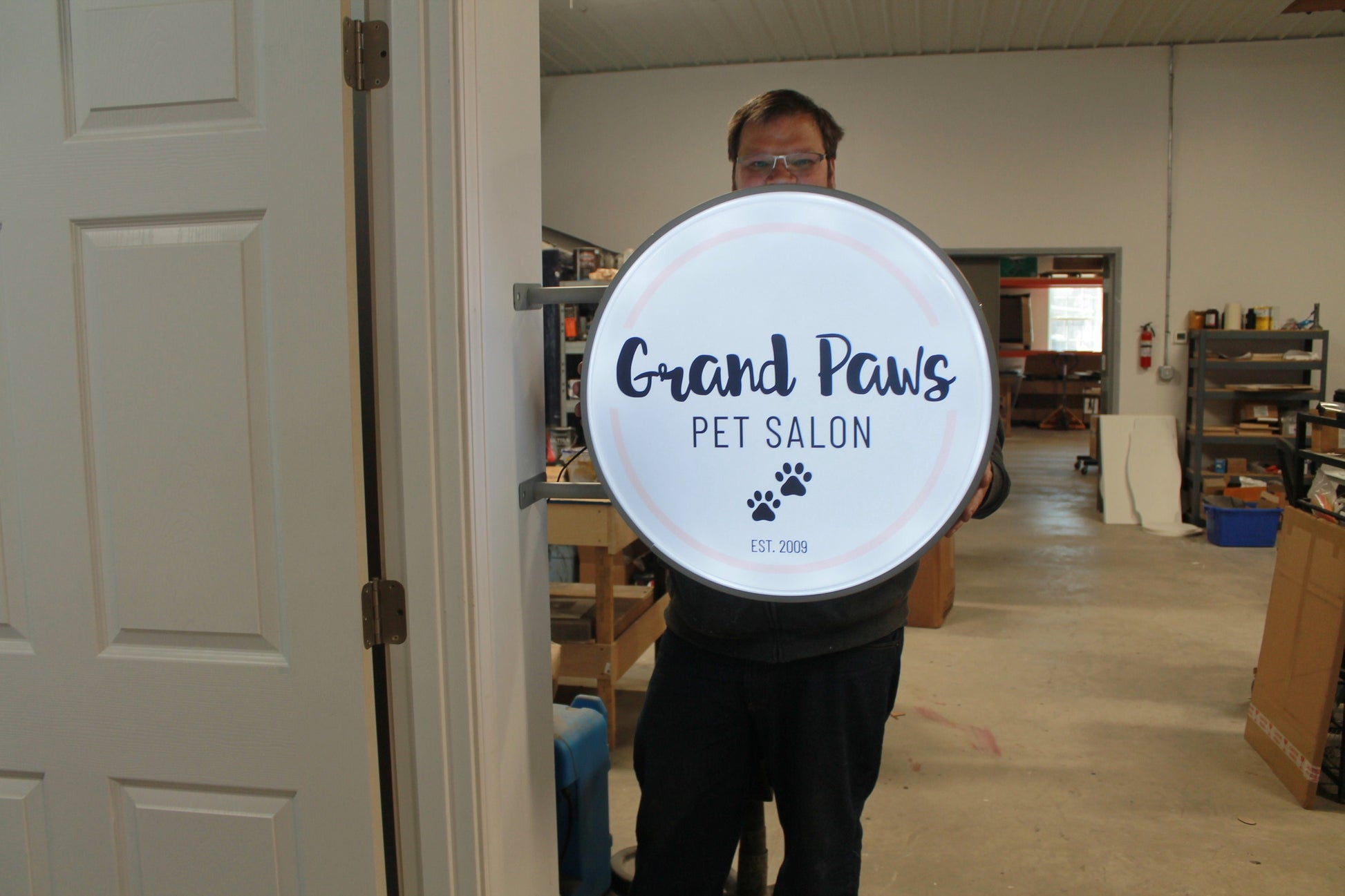 Custom Outdoor Pet Salon Paws Round Led Light Blade Sign Wall or Ceiling Mounted Circle Light Sign Store Front Commerical Signage Logo