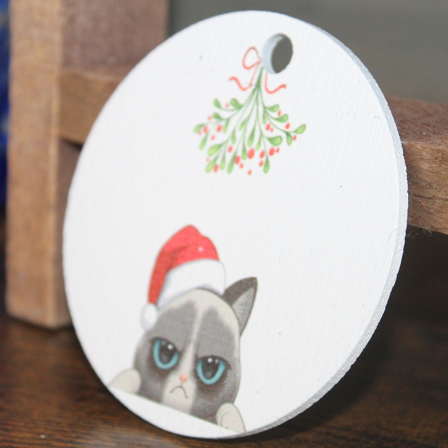 Grumpy Cat Siamese Himalayan Keychain Christmas White Wood Mistletoe Santa Hat Ornament Blue Eyes Feline Decoration Décor Circle Sign Gift