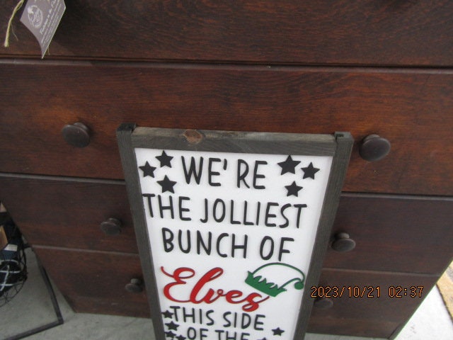 Jolly Elves Nuthouse Jolliest Bunch Raised Text Sign Merry Christmas Wood Decoration Winter 3D Red Green Framed Seasonal Primitive
