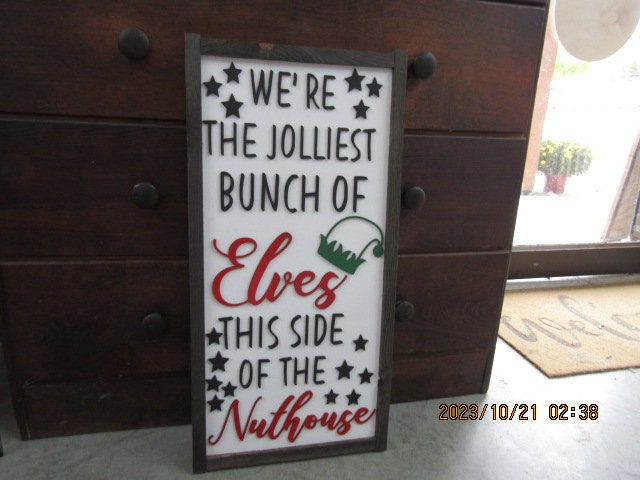 Jolly Elves Nuthouse Jolliest Bunch Raised Text Sign Merry Christmas Wood Decoration Winter 3D Red Green Framed Seasonal Primitive