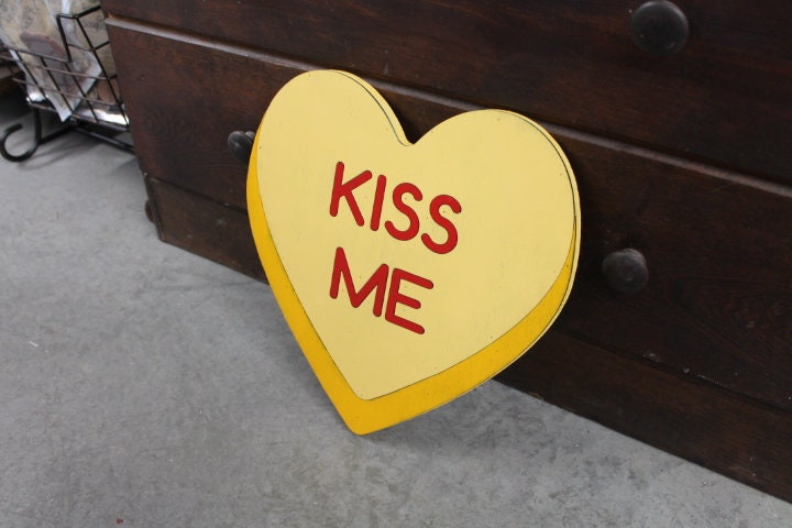 Wooden Kiss Me Yellow Candy Conversation Heart Cutout Valentines Day Gift Photography Prop Handmade Homedecor Raised 3D Sign Wall Art