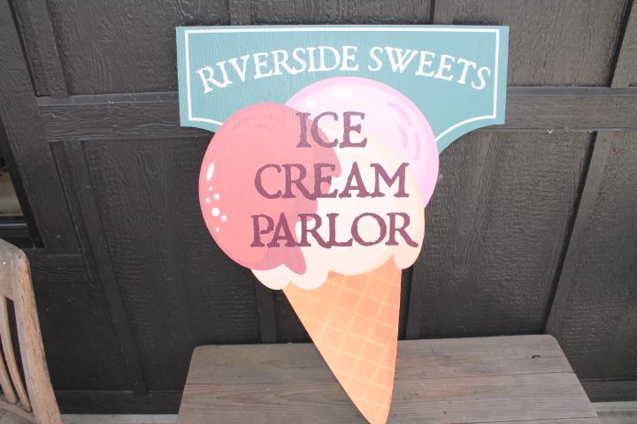 Custom Ice Cream Parlor Snack Sign Contour Vintage Outdoor Textured PVC All Weather Durable Print Color Sweets Cone Commerical Business
