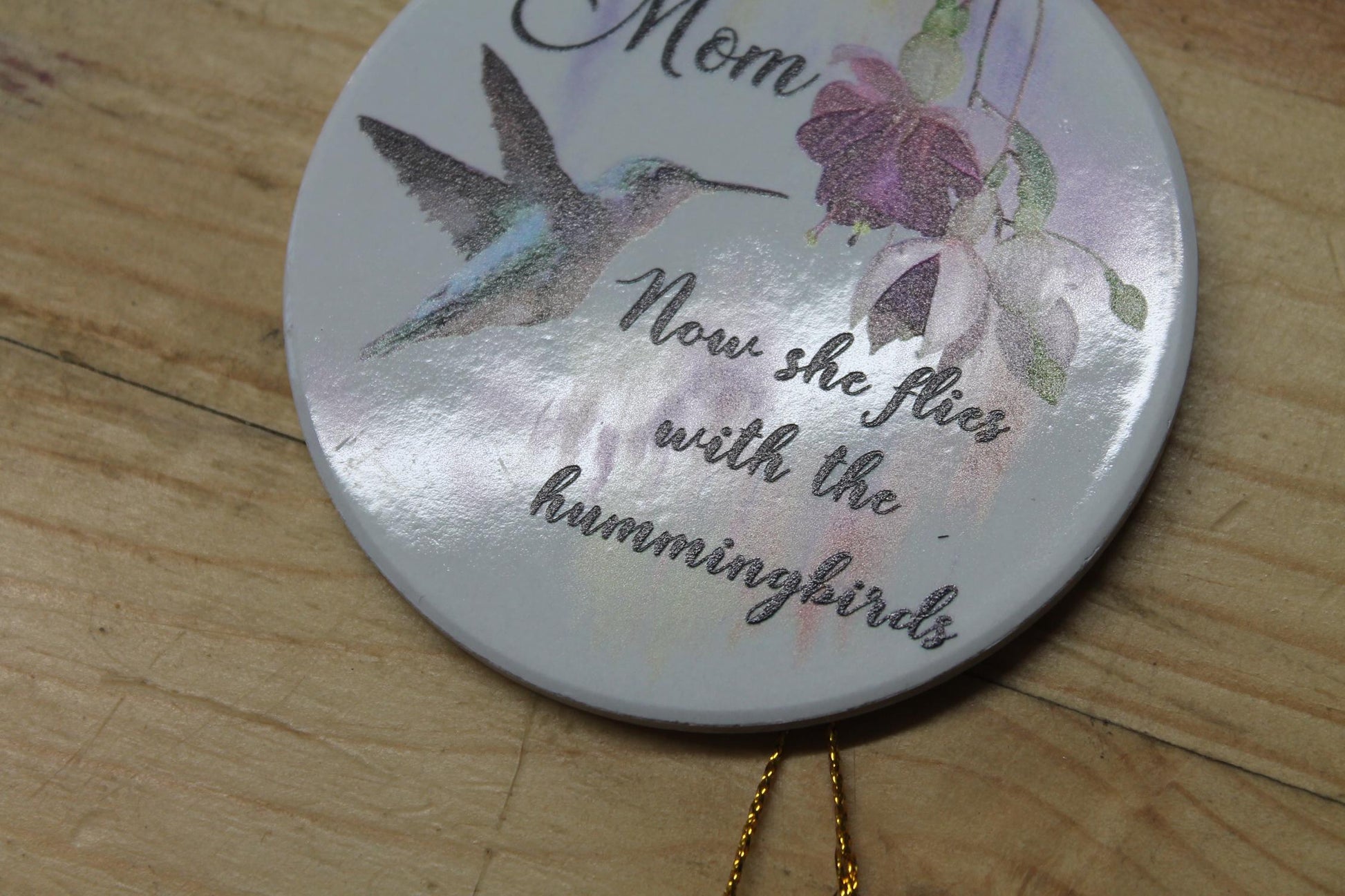 Mom Now She Flys With The Hummingbirds Ceramic Memorial Ornament Decor Floral Memories Gifts Cute Mother Day Hanging Circle Heaven