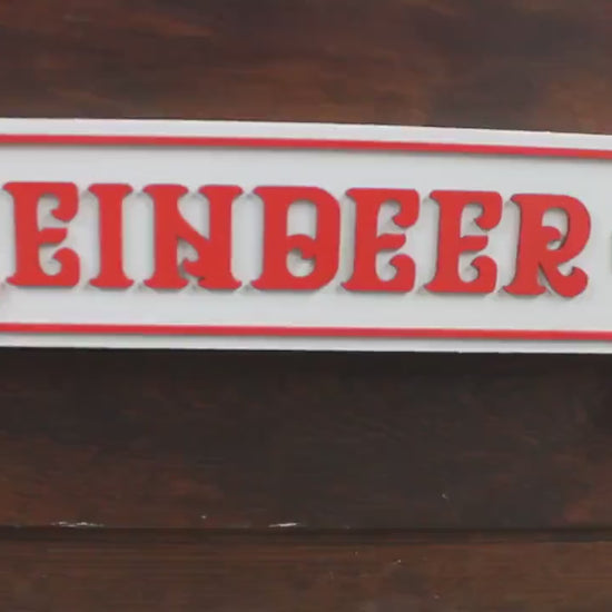 Vintage Country Christmas Sign Rustic Reindeer Way Street Plaque Farmhouse Holiday Wall Decor Old‑Style North Pole Sign for Cozy Winter Home