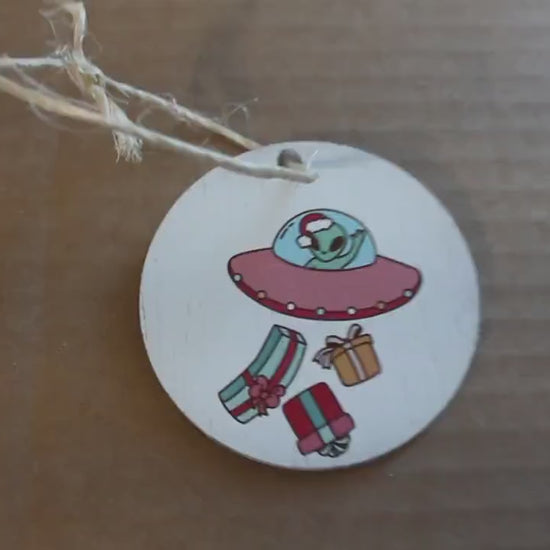 Alien Spaceship Christmas Ornament: Printed Wooden Keychain