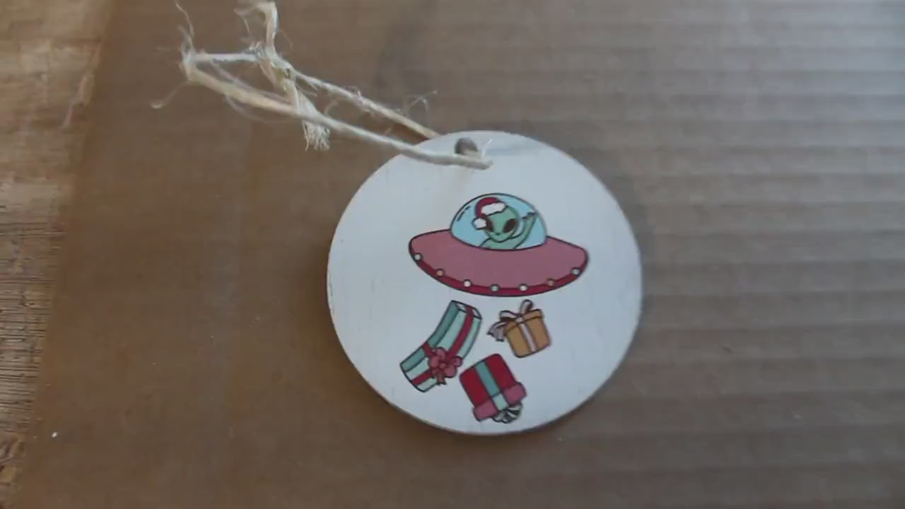 Alien Spaceship Christmas Ornament: Printed Wooden Keychain